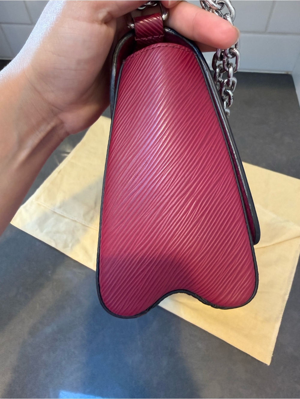 LOUIS VUITTON Epi Twist Shoulder Bag MM Raspberry Pink Silver Hardware - Picture 5 of 9